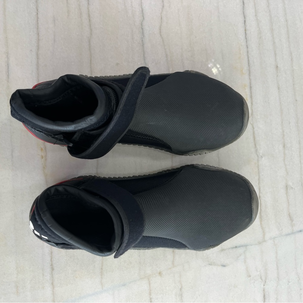 GILL youth junior sailing boots sz 2.5-3.5 us